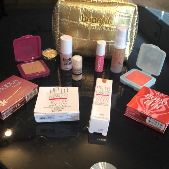 Benefit Other - Benefit Makeup Deluxe Bundle & Bag +++ FREEBIES